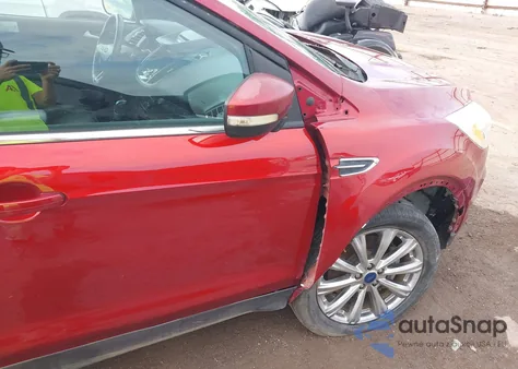 2017 Ford Escape Titanium z USA, uszkodzony, nr VIN 1FMCU9J92HUE25190